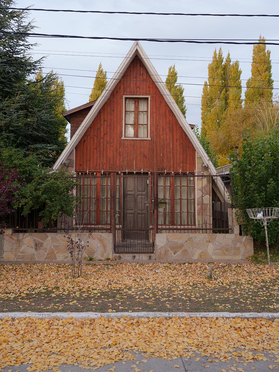 Photographie d'une maison de montagne en Patagonie